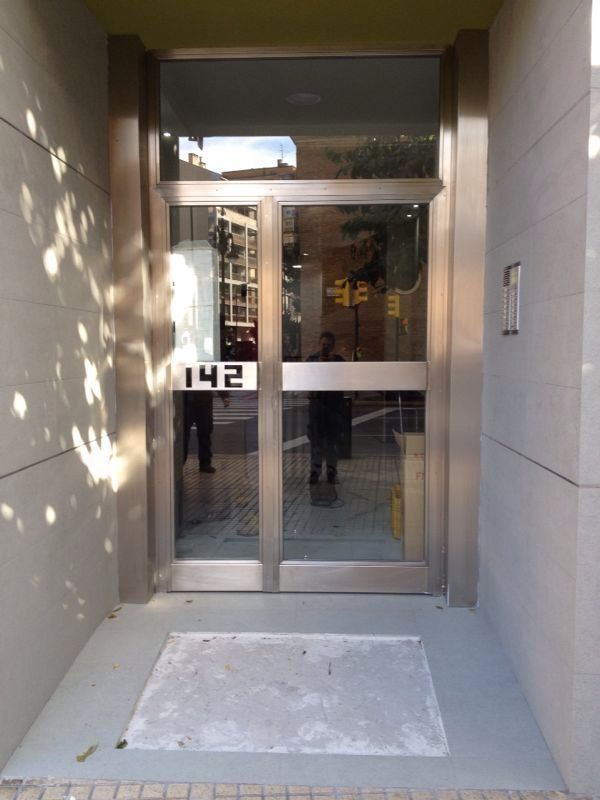 Puerta comunidad ac